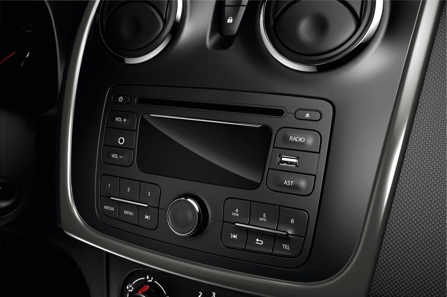 Детали интерьера Dacia Logan MCV 2013 года  (фото 10 из 48)